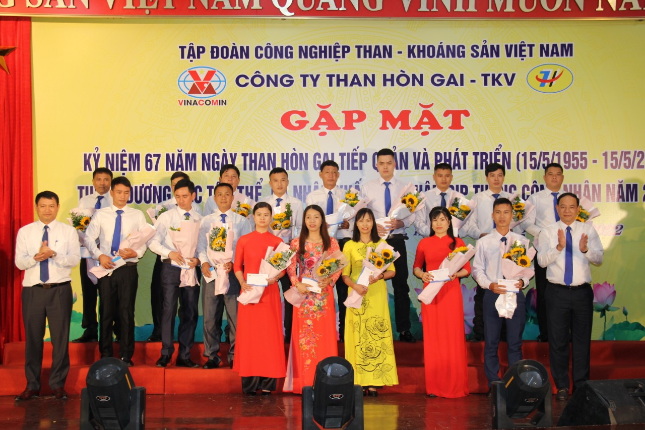 Than Hòn Gai kỷ niệm 67 năm ngày tiếp quản và phát triển, tuyên dương các tập thể, cá nhân xuất sắc nhân Tháng Công nhân