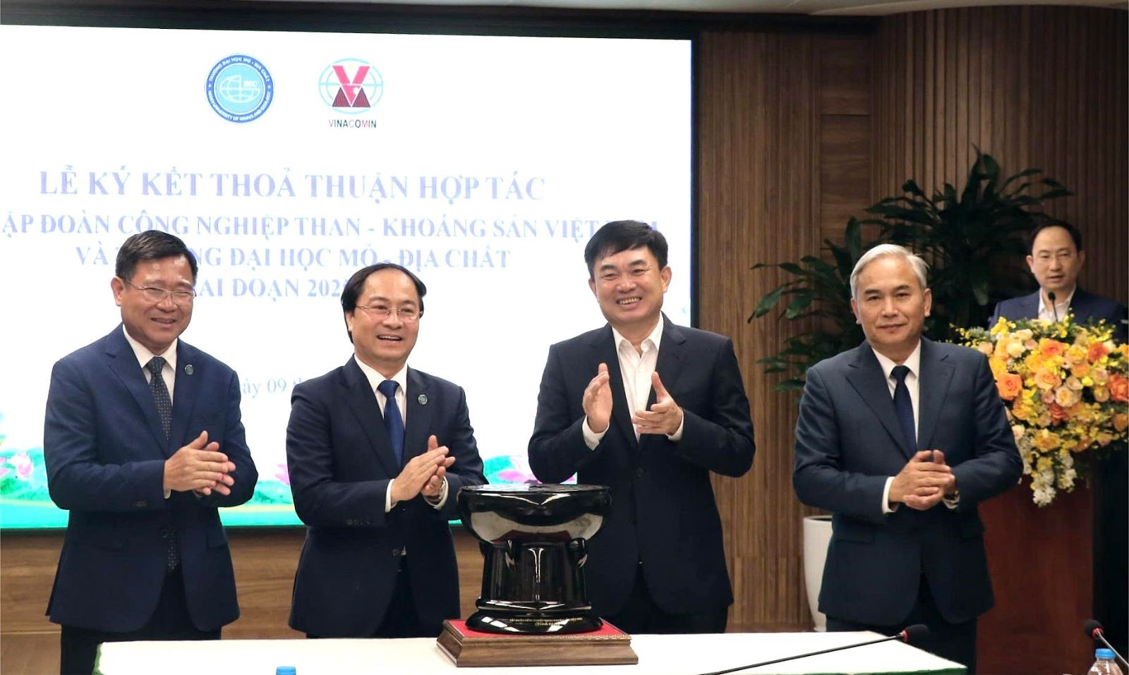 Tập đoàn Công nghiệp Than - Khoáng sản Việt Nam và Trường Đại học Mỏ - Địa chất ký thỏa thuận hợp tác giai đoạn 2025 - 2030