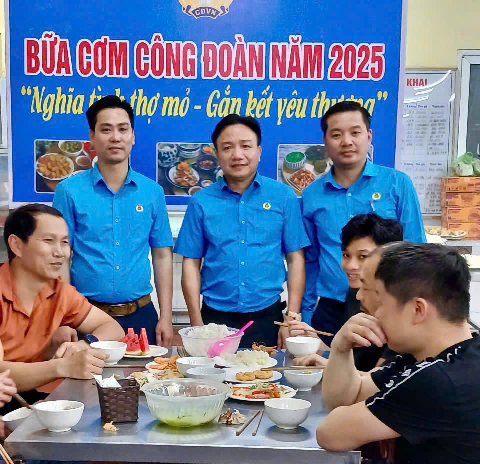 CÔNG ĐOÀN THAN HÒN GAI TỔ CHỨC BỮA CƠM CÔNG ĐOÀN  NĂM 2025 CHO ĐOÀN VIÊN, NGƯỜI LAO ĐỘNG