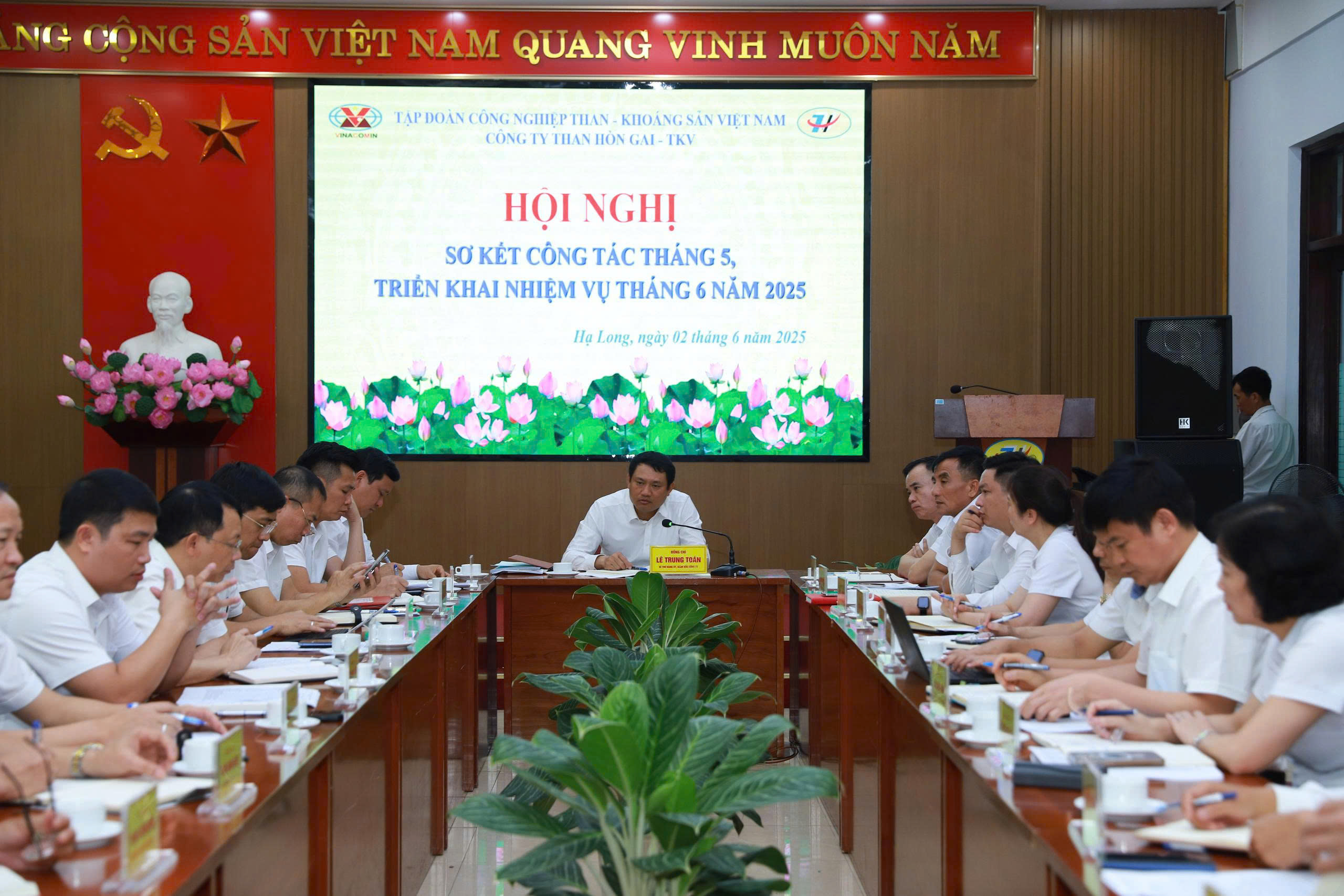 ĐẢNG ỦY THAN HÒN GAI: HỘI NGHỊ SƠ KẾT CÔNG TÁC THÁNG 5, TRIỂN KHAI NHIỆM VỤ THÁNG 6 NĂM 2025, QUÁN TRIỆT, TUYÊN TRUYỀN PHỔ BIẾN CÁC VĂN BẢN CHỈ ĐẠO CỦA CÁC CÂP