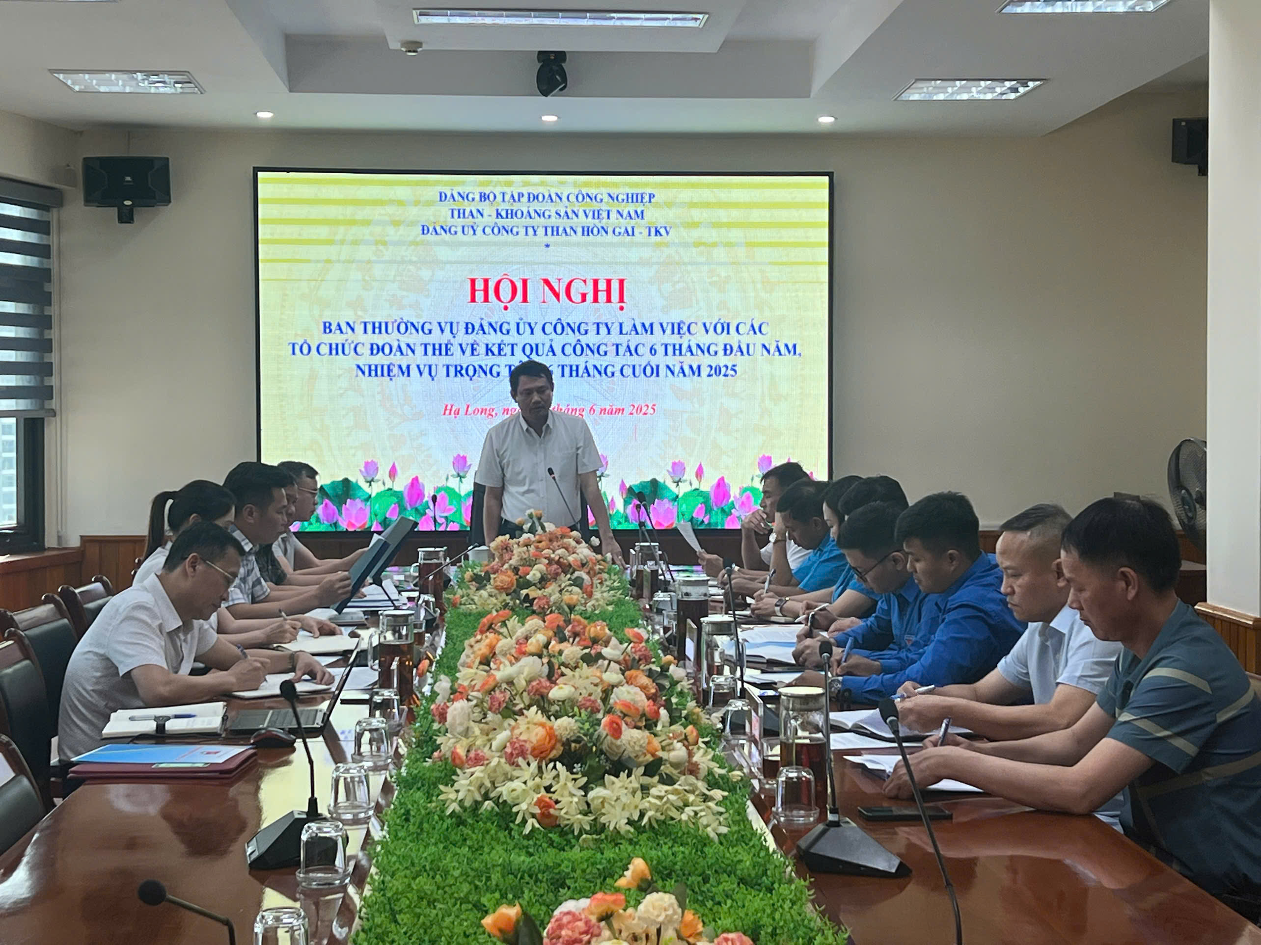 BAN THƯỜNG VỤ ĐẢNG ỦY CÔNG TY THAN HÒN GAI-TKV LÀM VIỆC VỚI BAN THƯỜNG VỤ CÔNG ĐOÀN, ĐOÀN THANH NIÊN, HỘI CỰU CHIẾN BINH CÔNG TY 